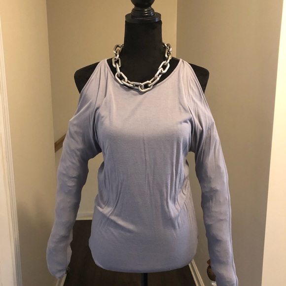Misses cold shoulder top. - Picture 4 of 7